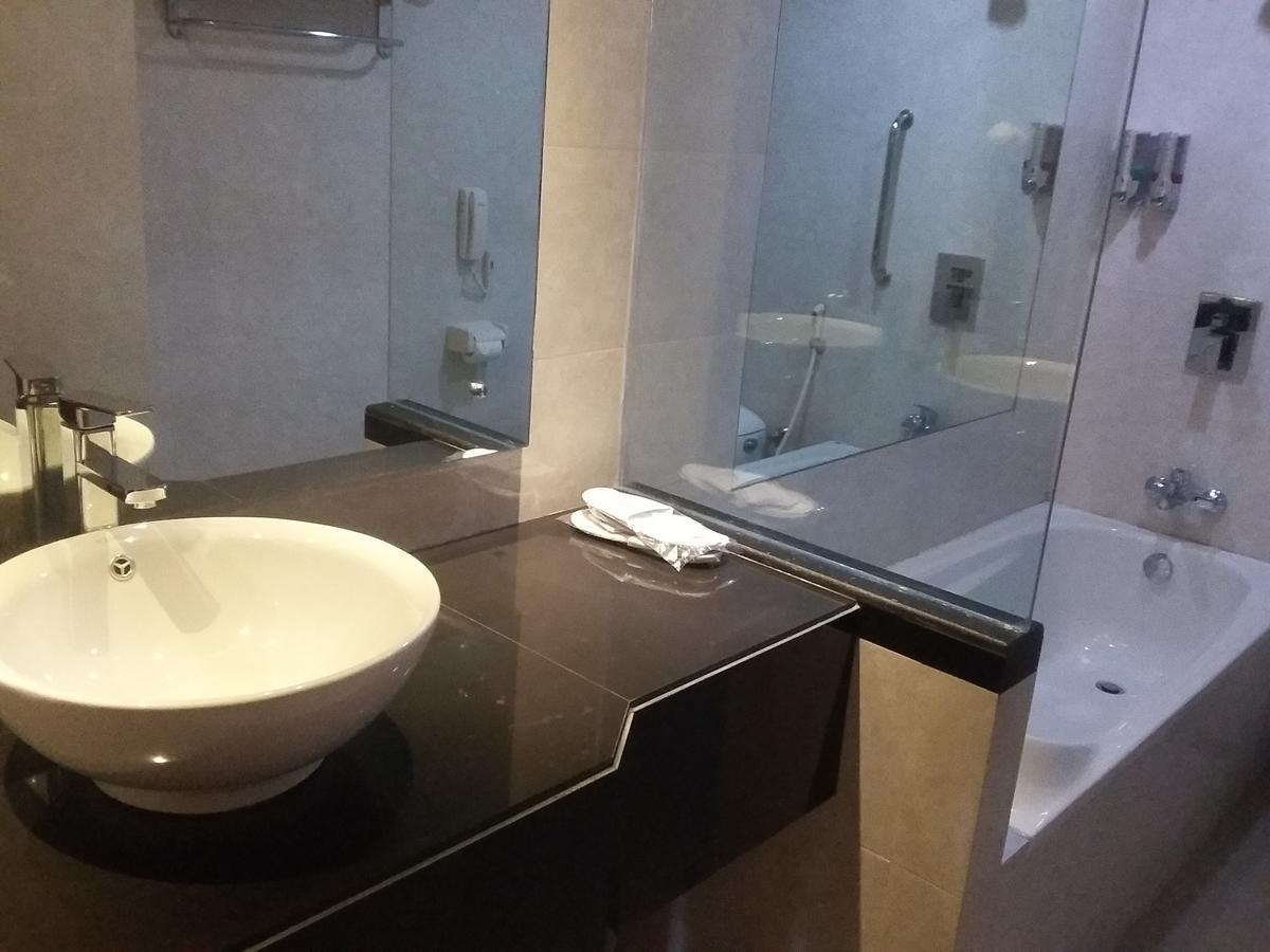 Hotel Kharisma Madiun Ngoại thất bức ảnh
