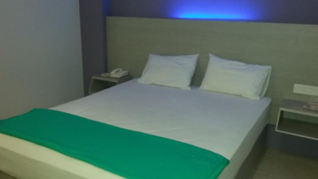 Hotel Kharisma Madiun Ngoại thất bức ảnh