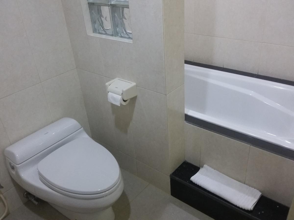 Hotel Kharisma Madiun Ngoại thất bức ảnh