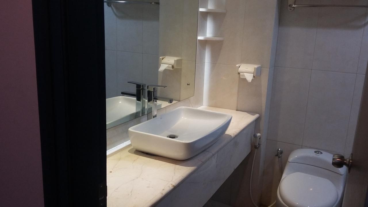 Hotel Kharisma Madiun Ngoại thất bức ảnh
