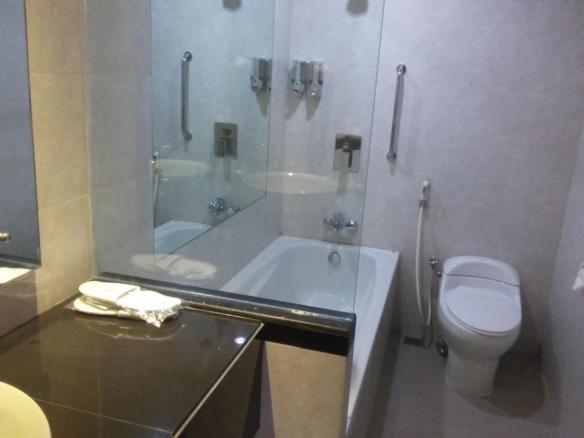 Hotel Kharisma Madiun Ngoại thất bức ảnh