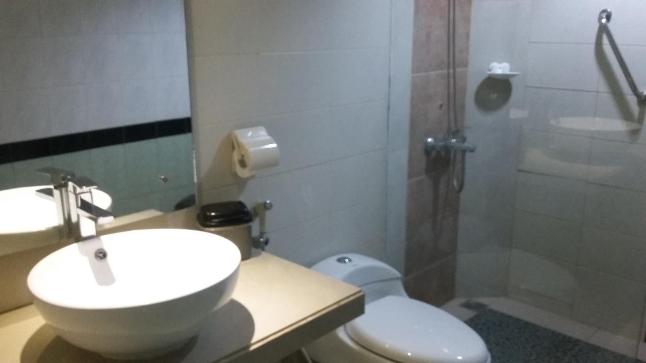 Hotel Kharisma Madiun Ngoại thất bức ảnh