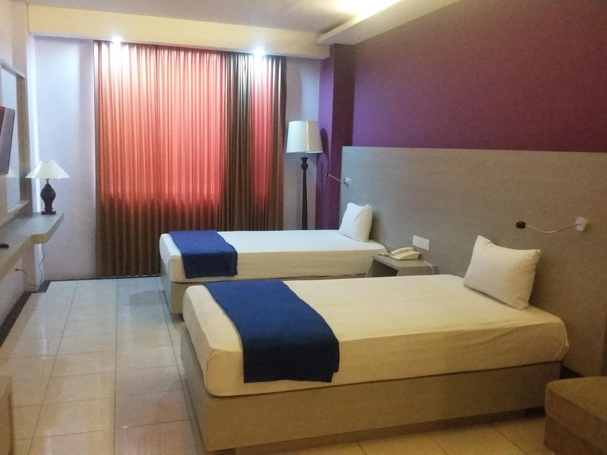 Hotel Kharisma Madiun Ngoại thất bức ảnh