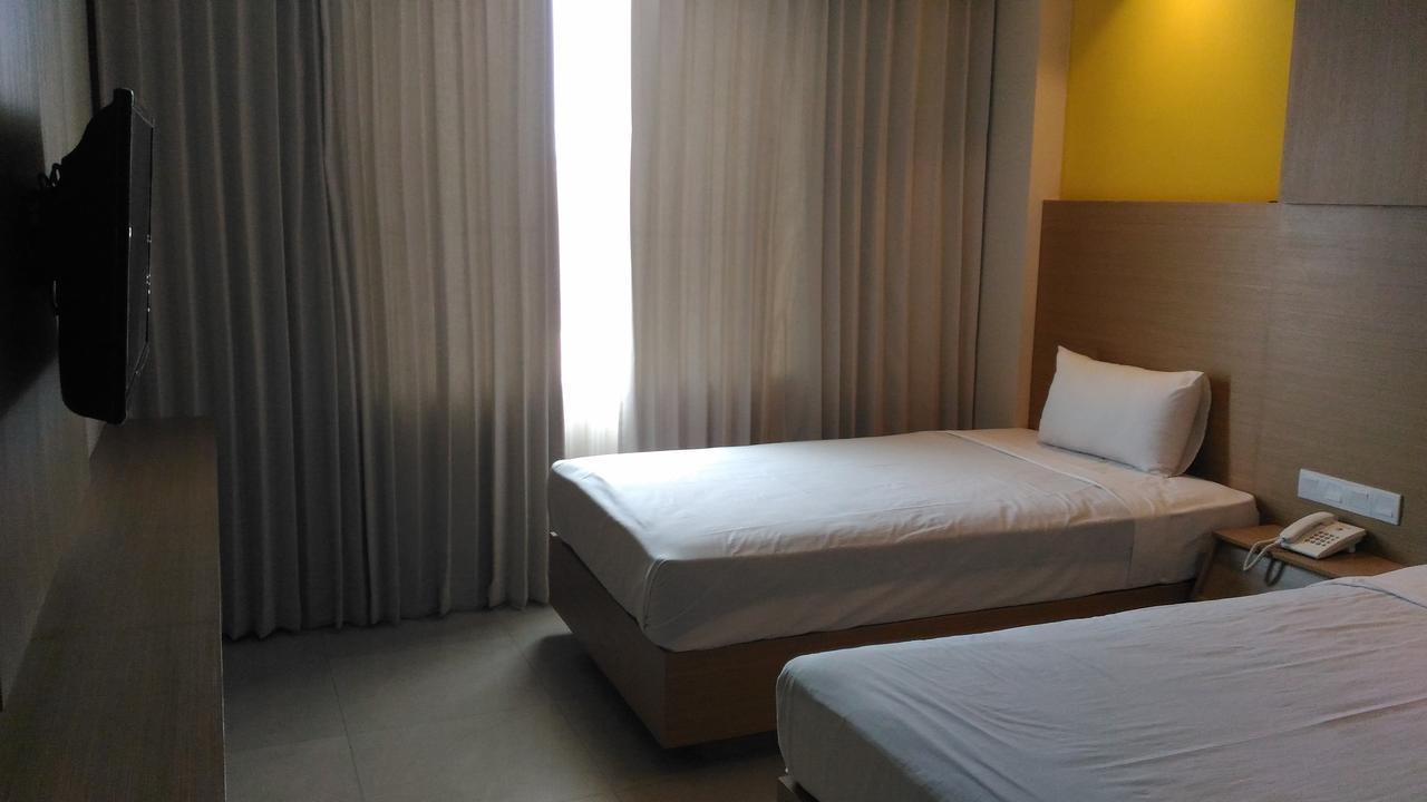 Hotel Kharisma Madiun Ngoại thất bức ảnh