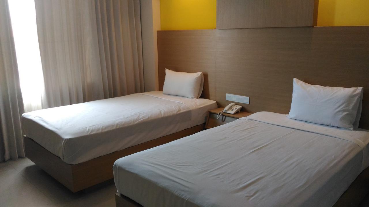 Hotel Kharisma Madiun Ngoại thất bức ảnh