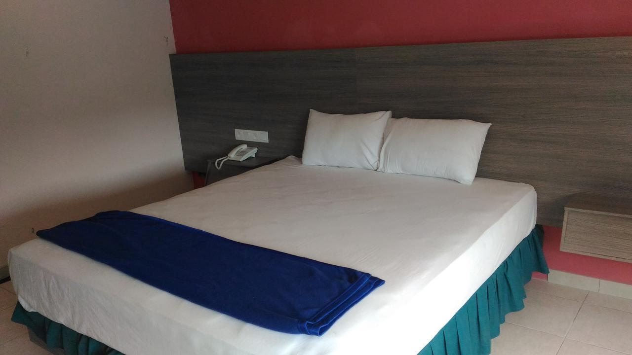 Hotel Kharisma Madiun Ngoại thất bức ảnh