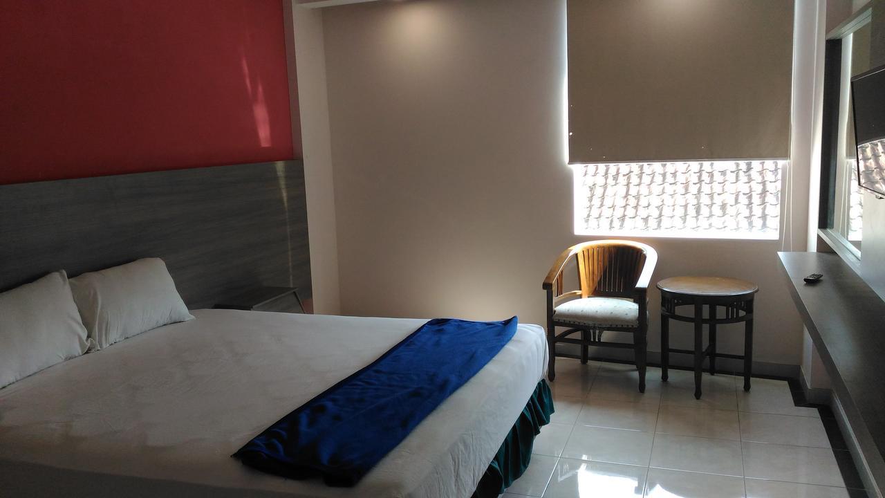 Hotel Kharisma Madiun Ngoại thất bức ảnh