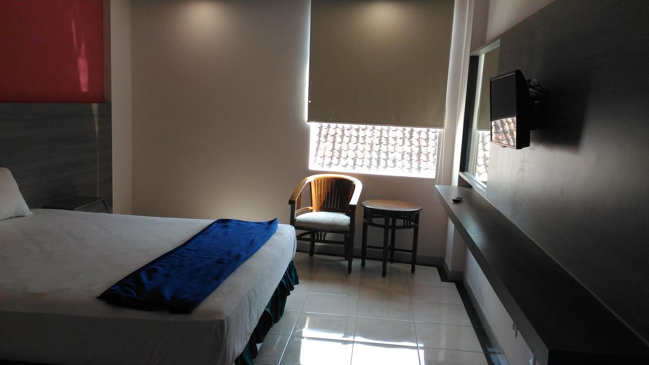 Hotel Kharisma Madiun Ngoại thất bức ảnh