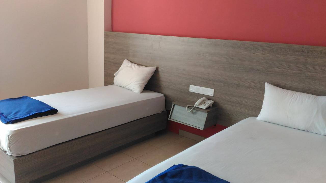 Hotel Kharisma Madiun Ngoại thất bức ảnh