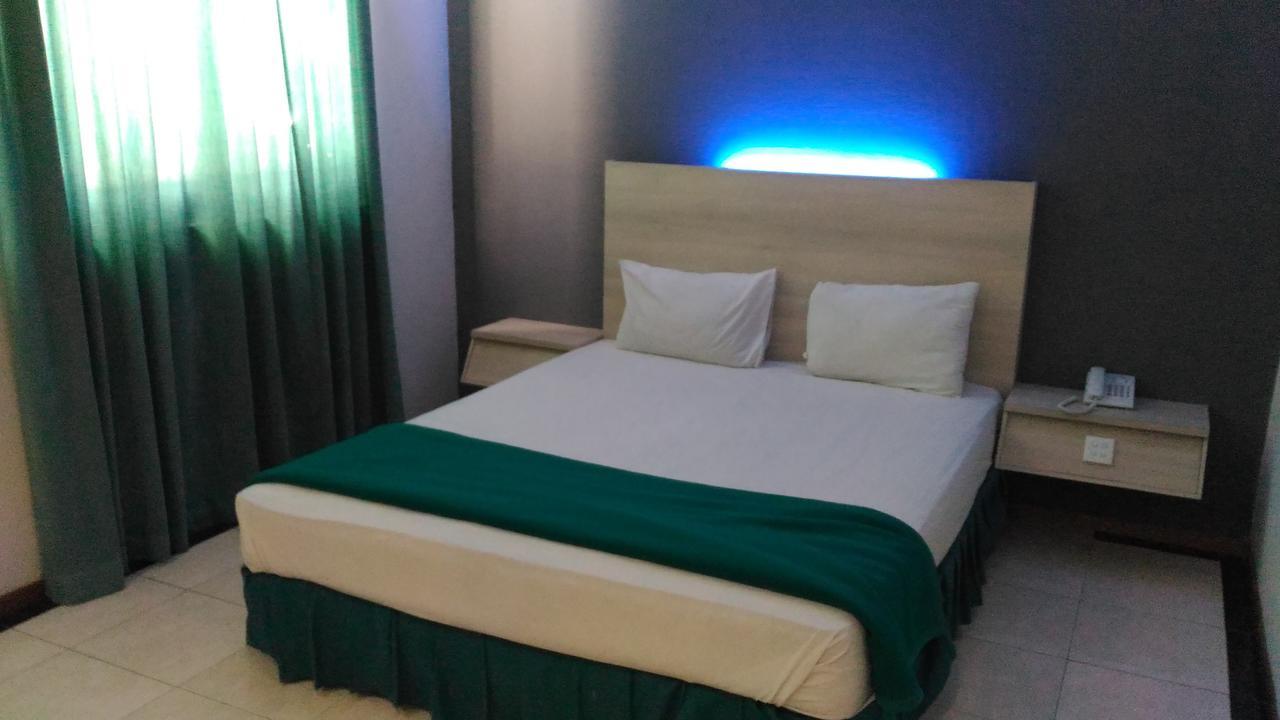 Hotel Kharisma Madiun Ngoại thất bức ảnh