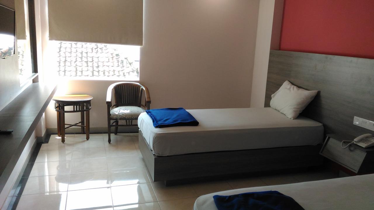 Hotel Kharisma Madiun Ngoại thất bức ảnh