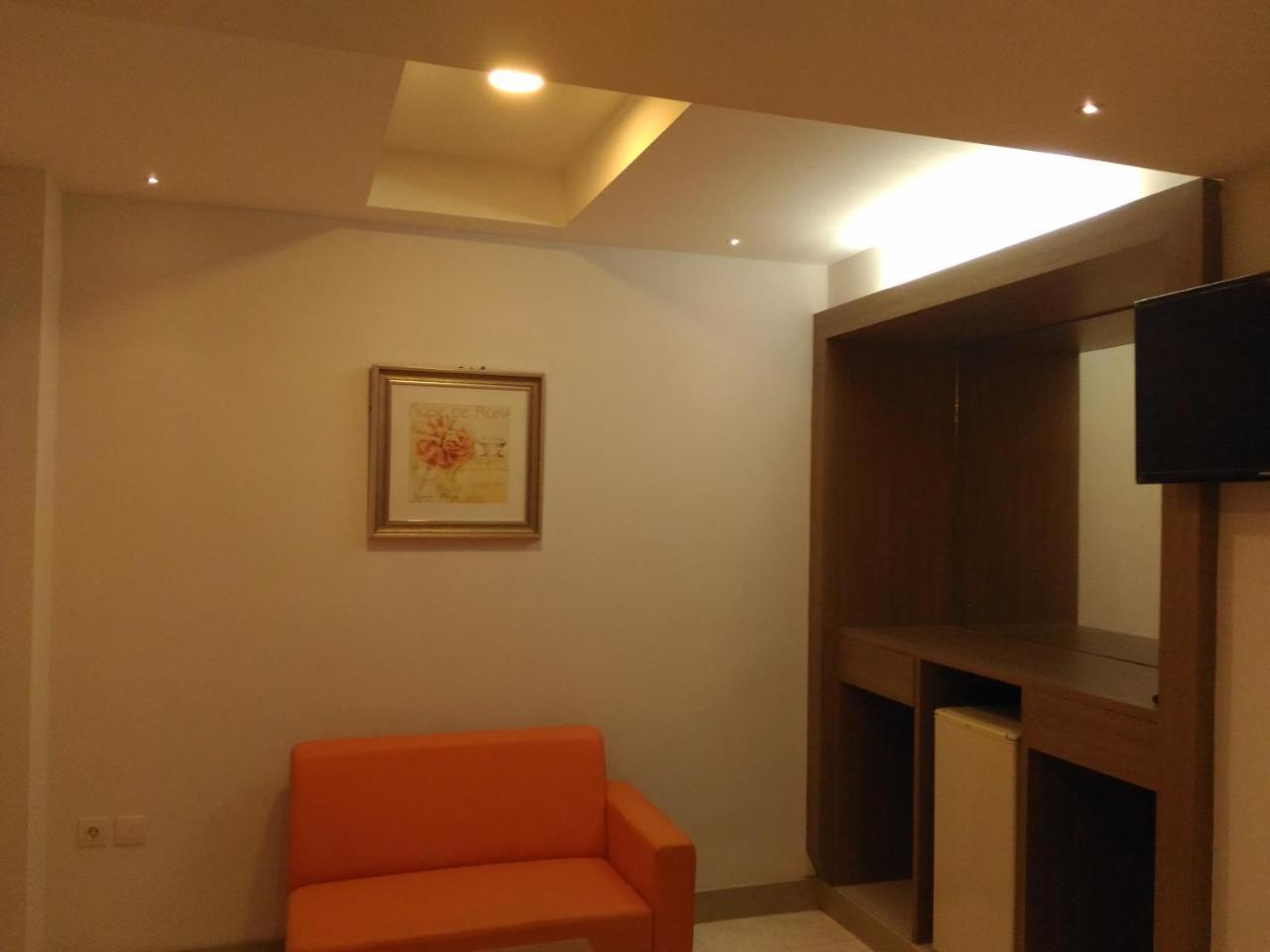 Hotel Kharisma Madiun Ngoại thất bức ảnh