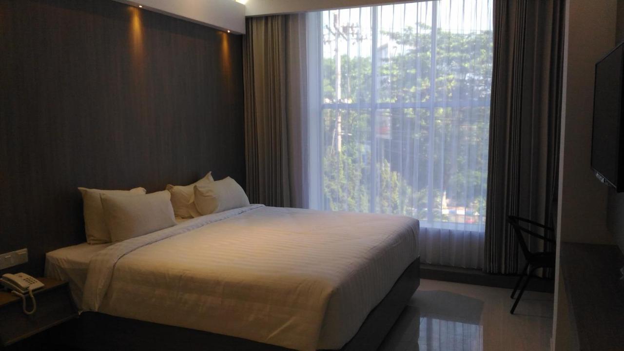 Hotel Kharisma Madiun Ngoại thất bức ảnh