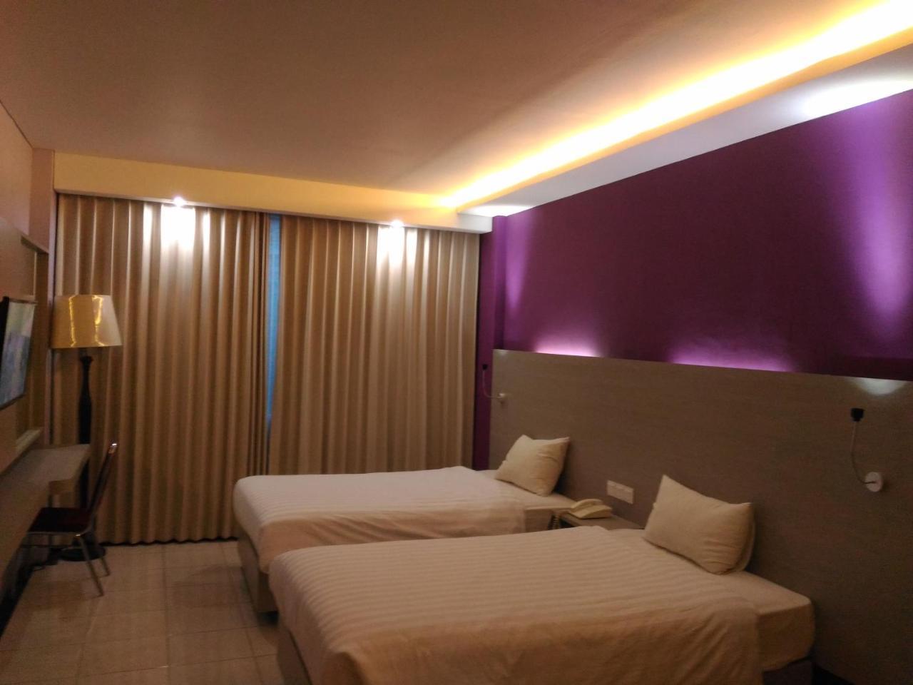 Hotel Kharisma Madiun Ngoại thất bức ảnh
