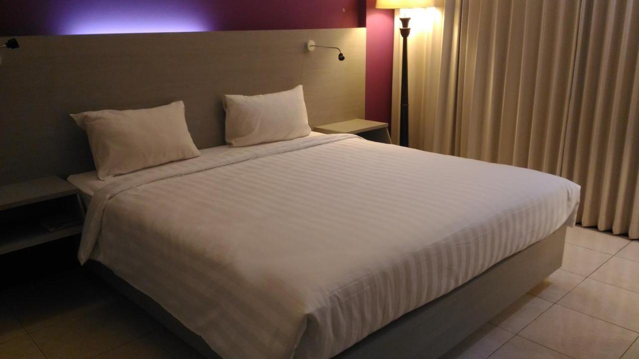 Hotel Kharisma Madiun Ngoại thất bức ảnh