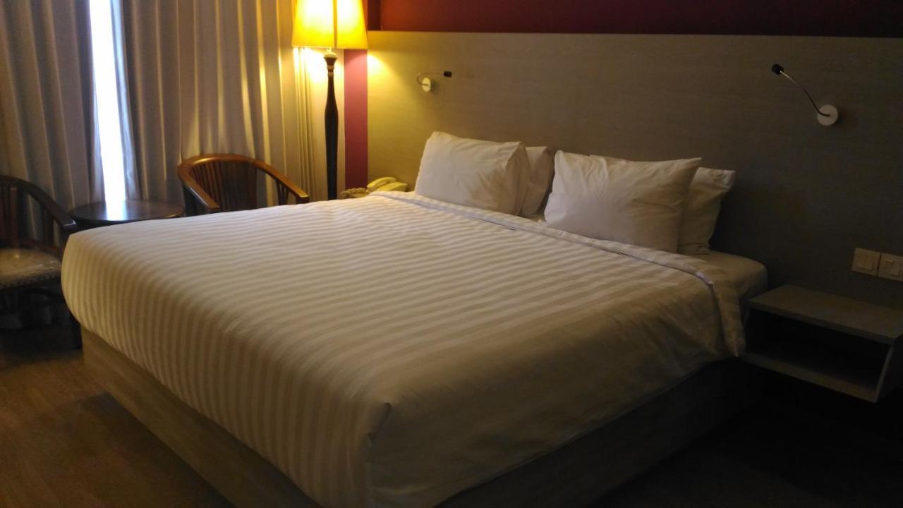 Hotel Kharisma Madiun Ngoại thất bức ảnh