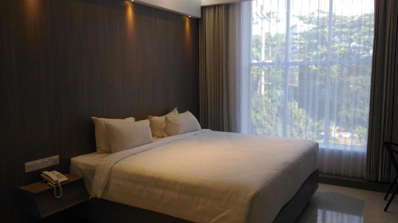 Hotel Kharisma Madiun Ngoại thất bức ảnh
